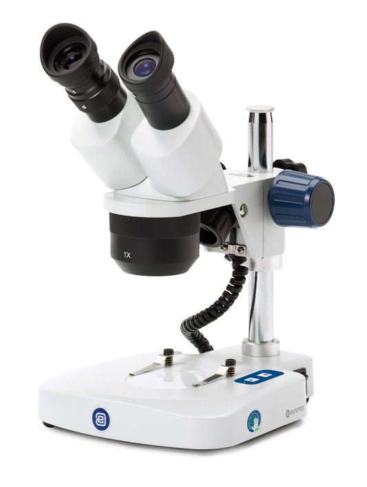 Estereomicroscopio binocular EduBlue con objetivo giratorio de 1x/3x (aumentos de 10x/30x), soporte de columna e iluminación inalámbrica LED incidental y transmitida ED.1302-P